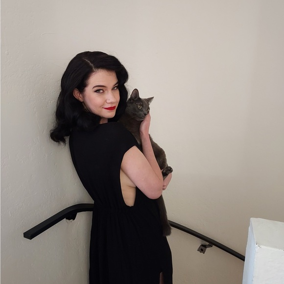 Meet your Posher, Danielle - Picture 4 of 4